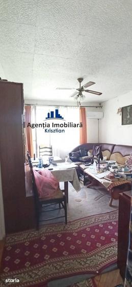 Apartament cu 3 camere semidecomandat în Burdea