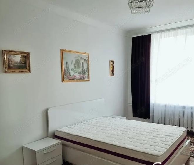 Apartament cu 2 camere decomandat în Universitate