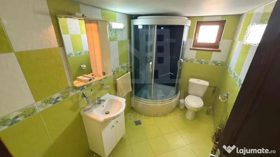 Casă cu 7 camere cu Teren 464 Mp în Cârcea