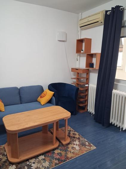 Garsonieră decomandată în Decebal
