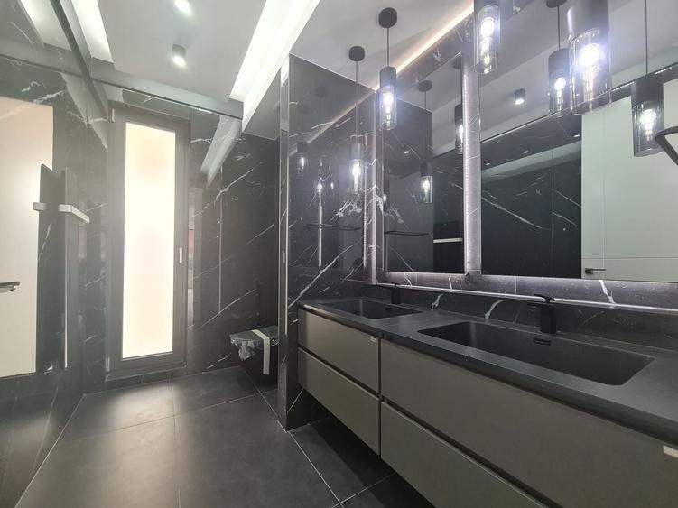 Casă individuală cu 10 camere cu Canalizare în Iancu Nicolae