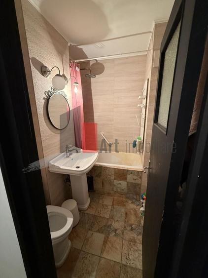 Apartament cu 4 camere semidecomandat, mobilat în Drumul Taberei
