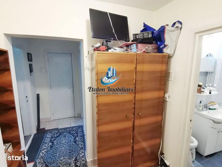 Apartament cu 3 camere semidecomandat în Vest