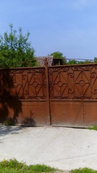 Casă individuală cu 3 camere cu Canalizare în Petroman