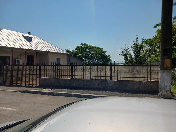 Casă individuală cu 5 camere cu Teren 1540 Mp în Jurilovca