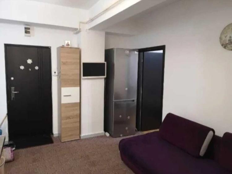 Apartament cu 2 camere decomandat în Baza 3
