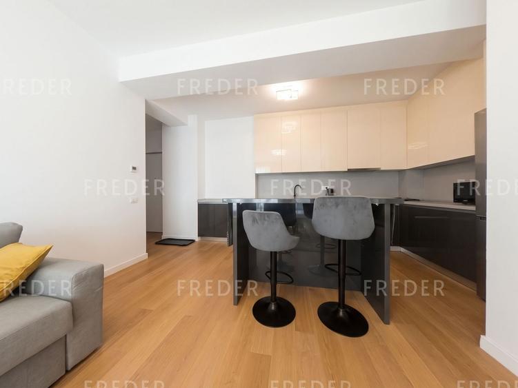 Apartament cu 3 camere semidecomandat în Tunari