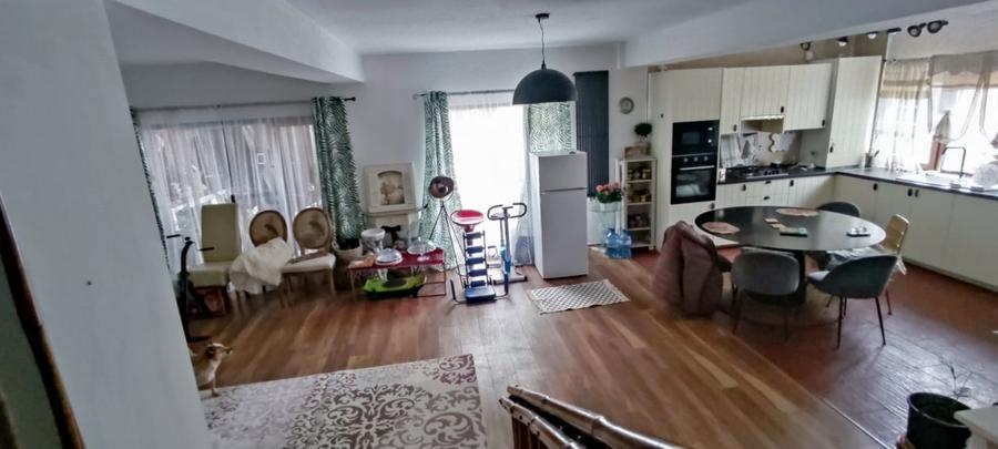 Casă individuală cu 4 camere cu Teren 187 Mp în 1 Decembrie