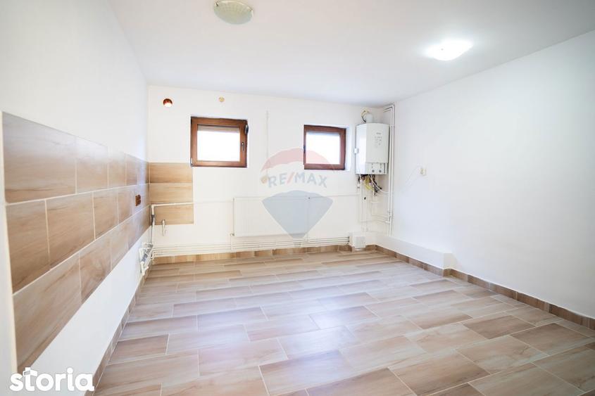Casă cu 6 camere cu Teren 380 Mp în Găvana