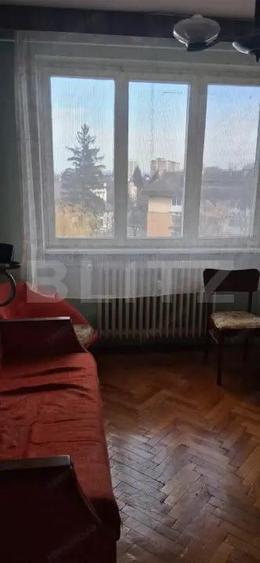 Apartament cu 4 camere decomandat în Central