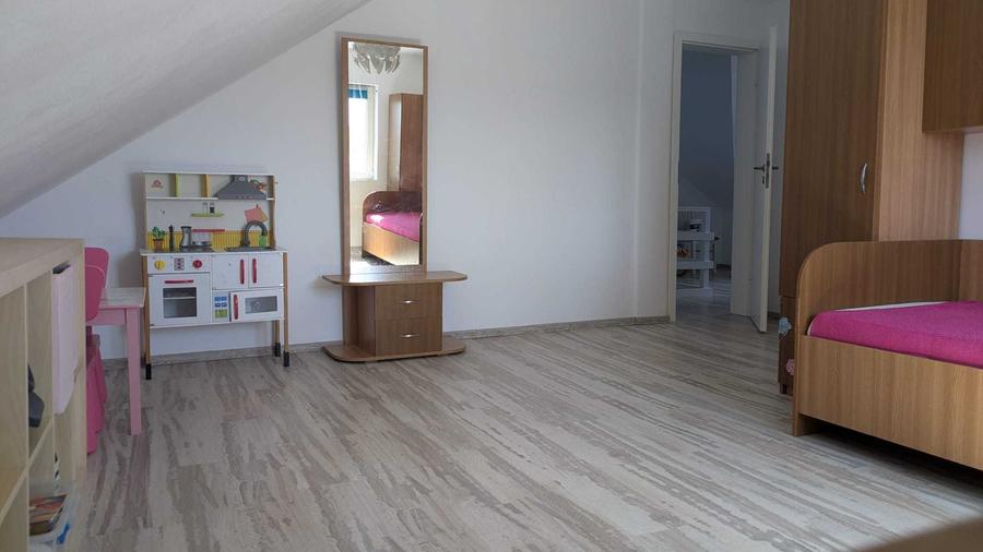 Casă cu 4 camere cu Teren 520 Mp în Vladimirescu
