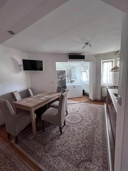 Apartament cu 3 camere decomandat în Micro 16