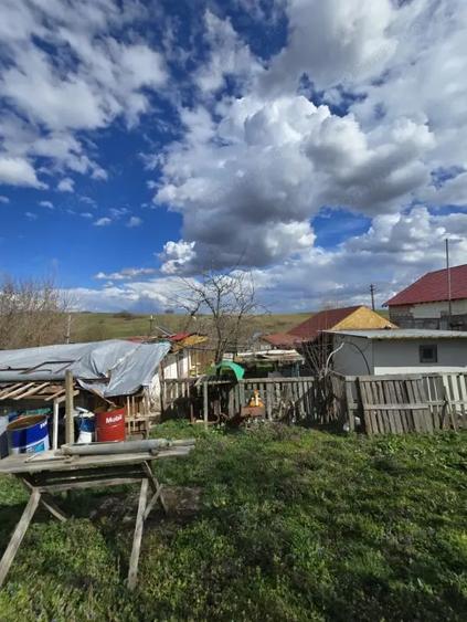 Casă cu 2 camere cu Teren 2876 Mp în Herneacova