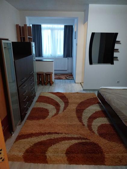 Garsonieră decomandată în Central