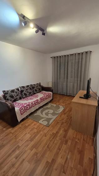Apartament cu 3 camere decomandat în Criva de Sus