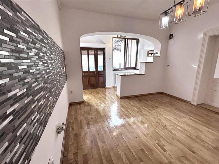 Casă individuală cu 3 camere cu Garaj în Griviței
