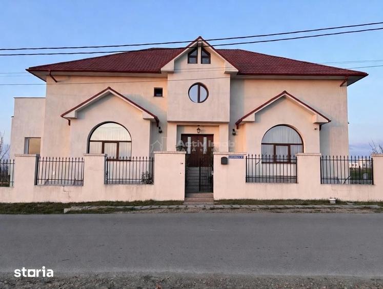 Casă cu 6 camere cu Teren 2310 Mp în Sânmartin