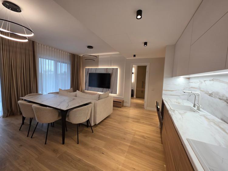 Apartament cu 3 camere semidecomandat în Străulești