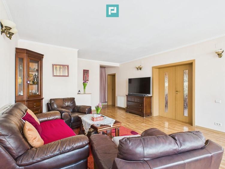 Casă cu 5 camere cu Teren 431 Mp în Aradului