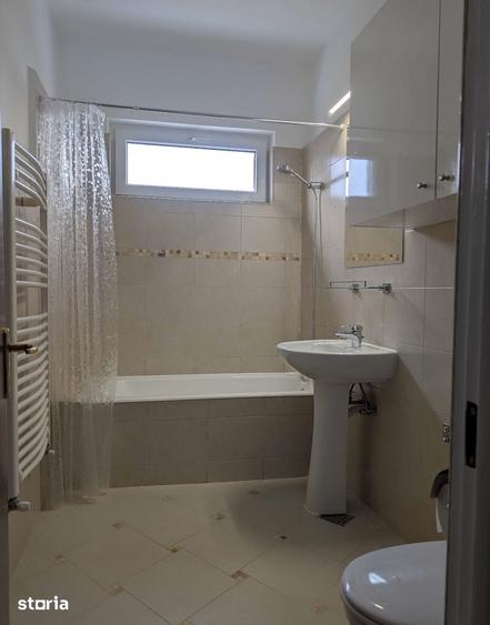 Apartament cu 3 camere decomandat în Obor