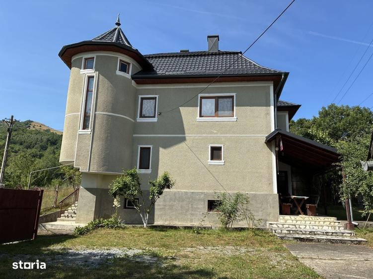 Casă cu 4 camere cu Teren 1300 Mp în Băi