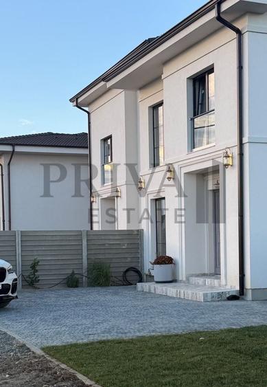 Duplex cu 4 camere cu Canalizare în Moșnița Nouă