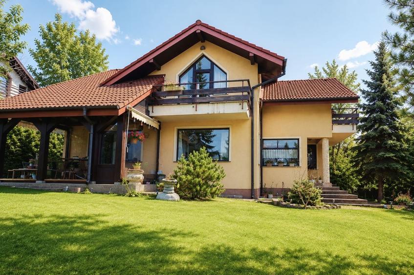 Casă individuală cu 5 camere cu Canalizare în Bucium