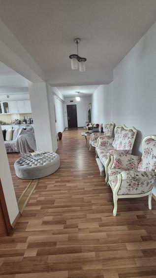 Apartament cu 2 camere decomandat în Splaiul Unirii