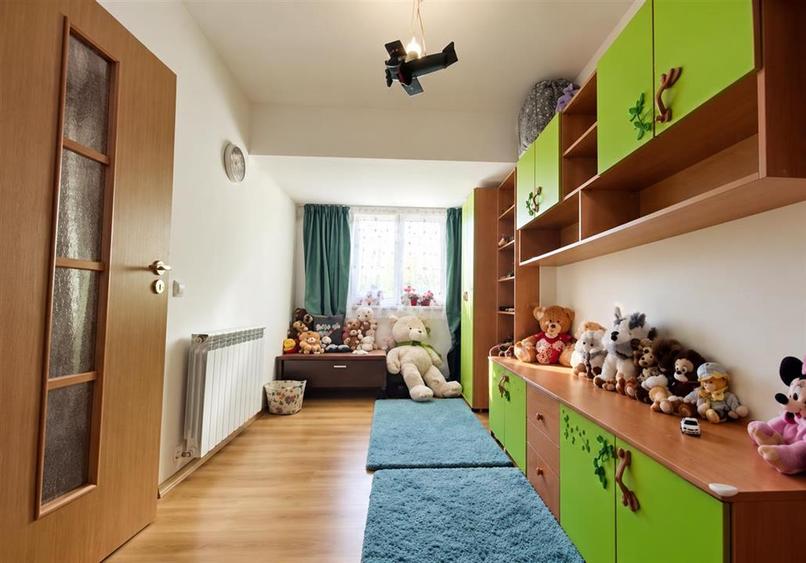 Apartament cu 3 camere decomandat, mobilat în Calea Poplăcii