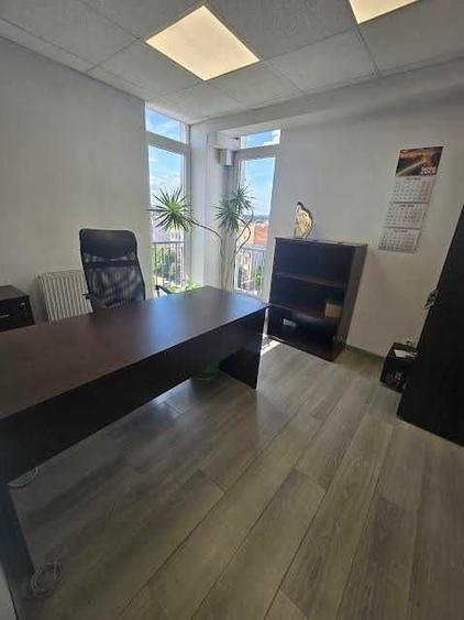 Apartament cu 4 camere decomandat în Central