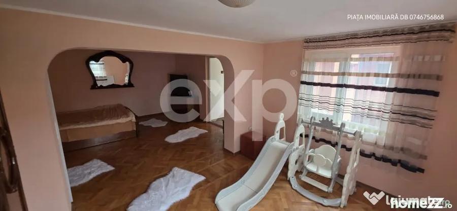 Casă cu 9 camere cu Teren 1053 Mp în Ultracentral