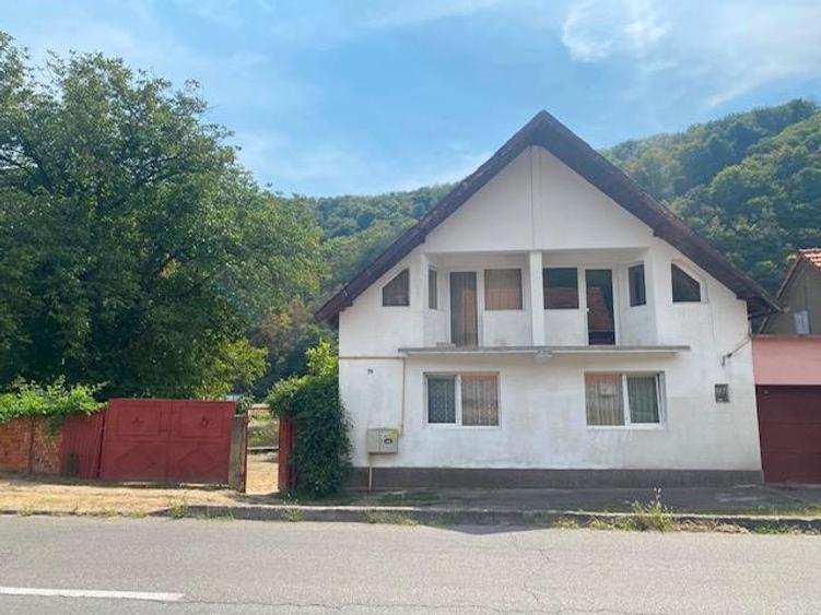 Casă cu 5 camere cu Teren 390 Mp în Lendt