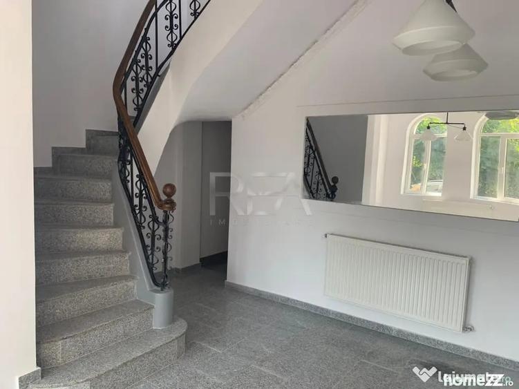 Casă cu 9 camere cu Teren 212 Mp în Eminescu