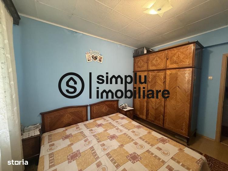 Apartament cu 3 camere semidecomandat în Rovine