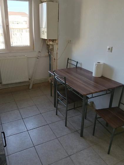 Apartament cu 2 camere decomandat în Republicii