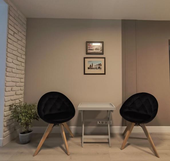 Apartament cu 4 camere decomandat în Central