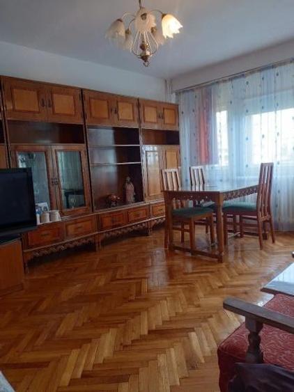 Apartament cu 3 camere decomandat în Libertății