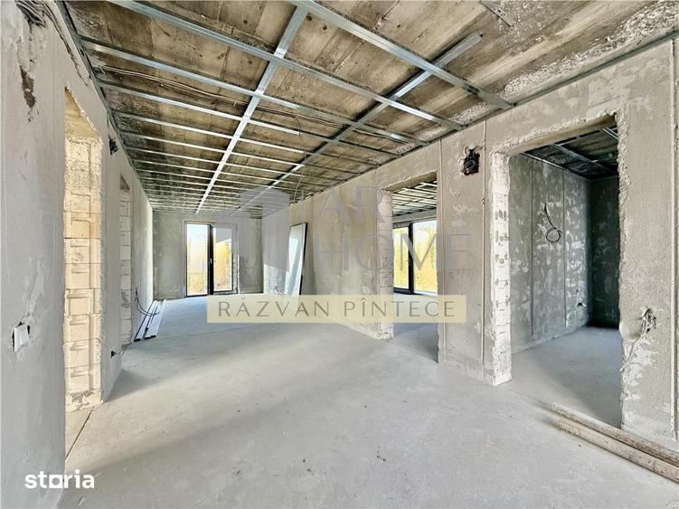 Casă cu 5 camere cu Teren 1095 Mp în Plopu