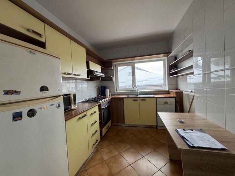 Apartament cu 3 camere decomandat în Aviatorilor