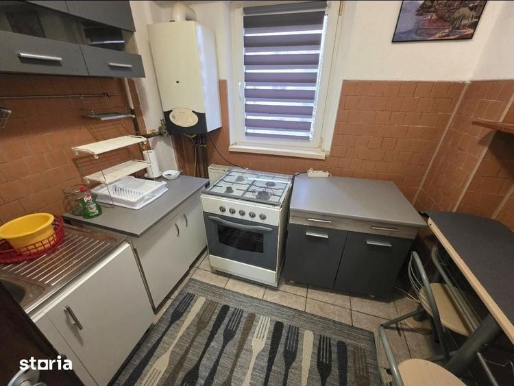 Apartament cu 2 camere decomandat în Tractorul