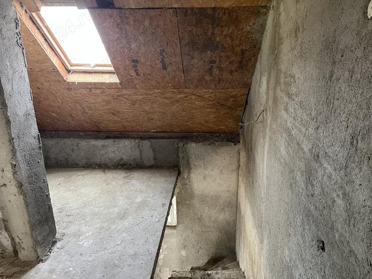 Casă cu 6 camere cu Teren 2000 Mp în Uliești