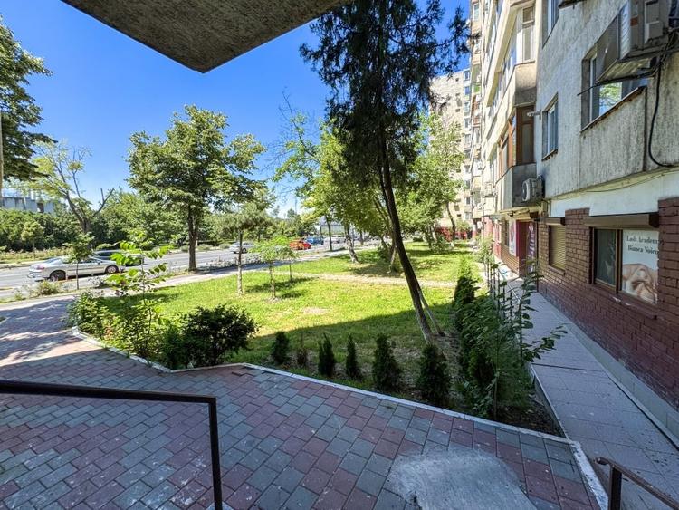 Apartament cu 2 camere decomandat în Casa de Cultură