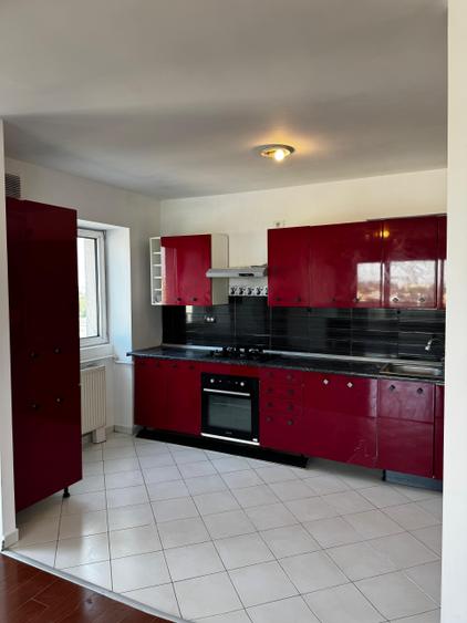 Apartament cu 3 camere decomandat în Bucureștii Noi
