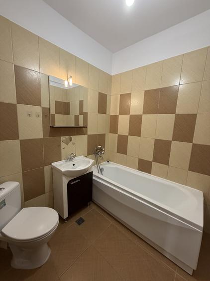 Apartament cu 3 camere decomandat în Crângași