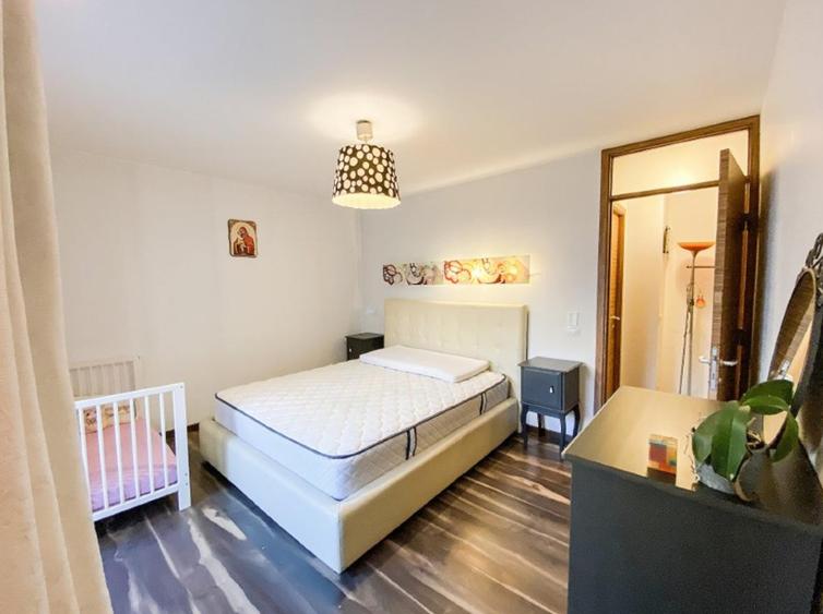 Apartament cu 3 camere decomandat, mobilat în Unirii