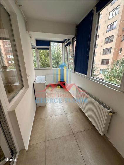 Apartament cu 3 camere decomandat în Roșu