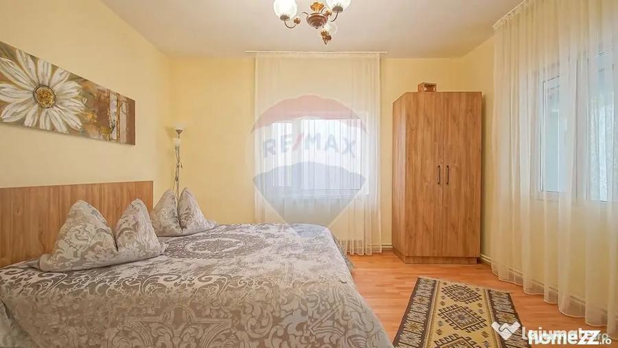 Casă cu 8 camere cu Teren 485 Mp în Central