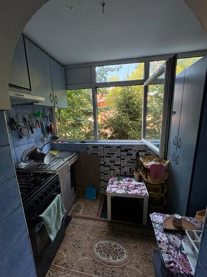 Apartament cu 3 camere decomandat, mobilat în Lujerului