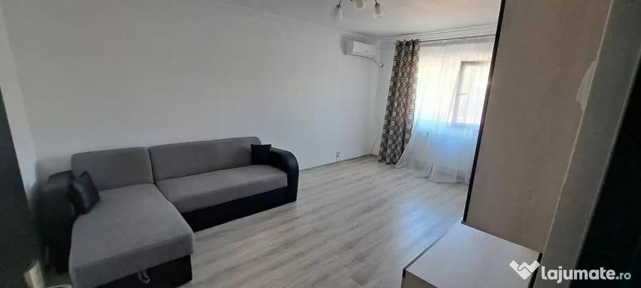 Apartament cu 2 camere decomandat în Podul de Fier