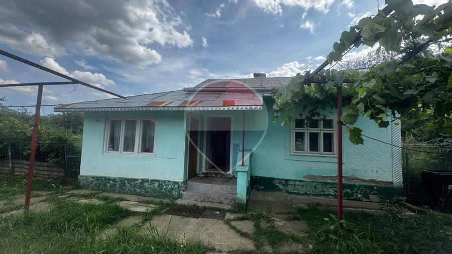 Casă cu 3 camere cu Teren 2600 Mp în Udești